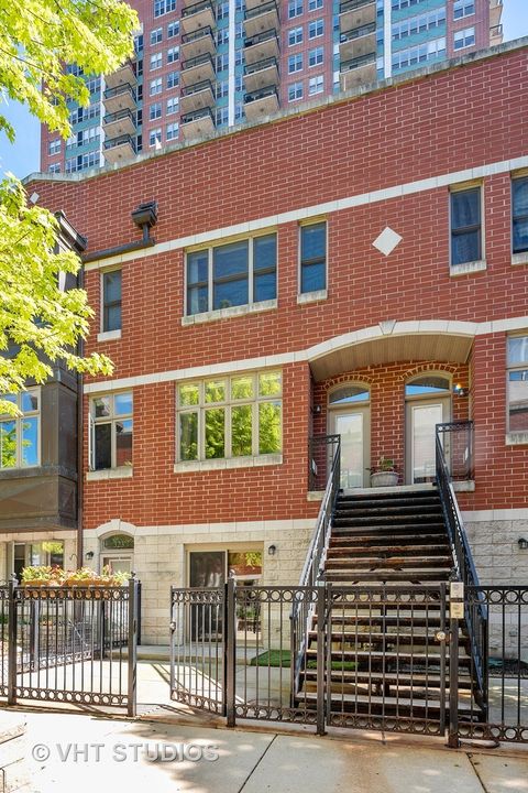 321 E 17th Street Chicago IL 60616