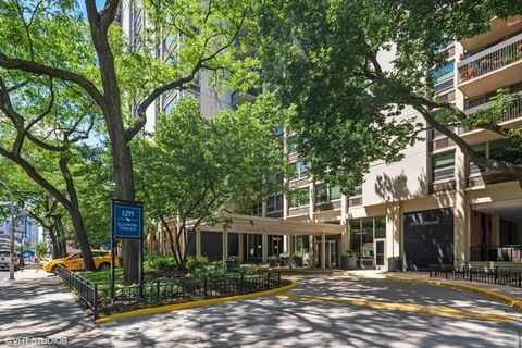 Tiny photo for 1255 N Sandburg Terrace #2912, Chicago, IL 60610 (MLS # 12633217)