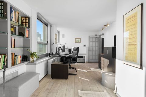 Tiny photo for 1255 N Sandburg Terrace #2912, Chicago, IL 60610 (MLS # 12633217)