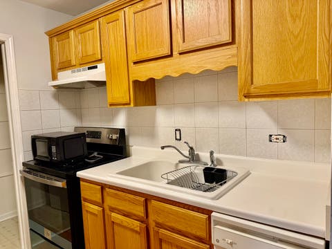 Tiny photo for 5721 W 103rd Street #304, Oak Lawn, IL 60453 (MLS # 12713135)