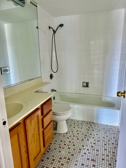 Tiny photo for 5721 W 103rd Street #304, Oak Lawn, IL 60453 (MLS # 12713135)
