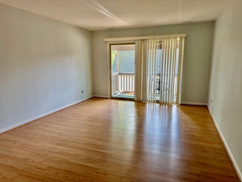 Tiny photo for 5721 W 103rd Street #304, Oak Lawn, IL 60453 (MLS # 12713135)