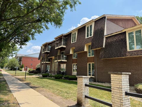 Tiny photo for 5721 W 103rd Street #304, Oak Lawn, IL 60453 (MLS # 12713135)