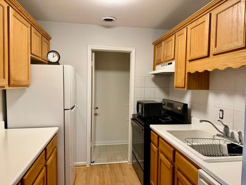 Tiny photo for 5721 W 103rd Street #304, Oak Lawn, IL 60453 (MLS # 12713135)