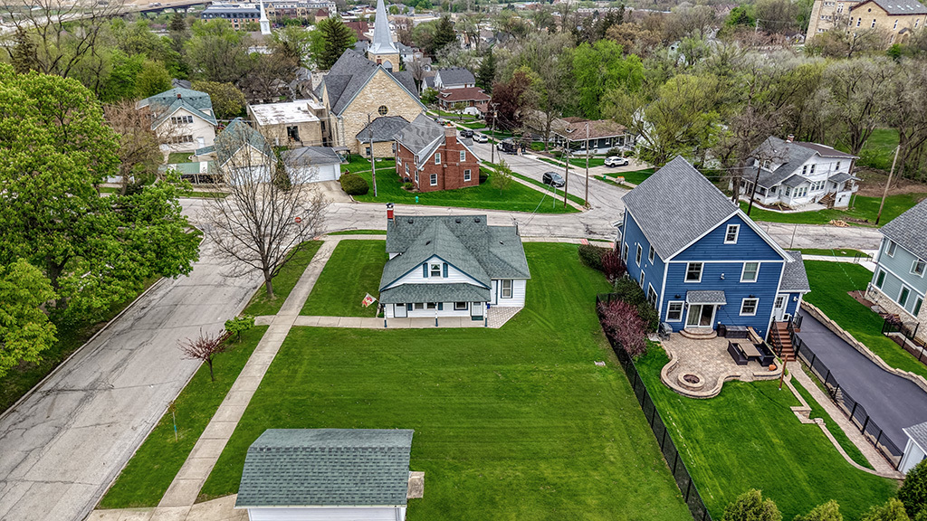 302 E Division Street