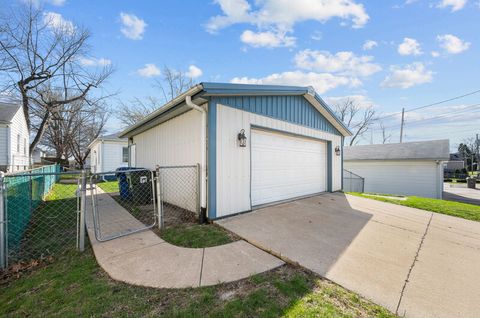 Tiny photo for 1662 W 37th Street, Davenport, IA 52806 (MLS # 12617706)