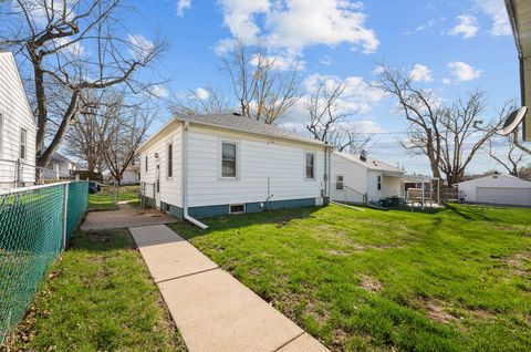 Tiny photo for 1662 W 37th Street, Davenport, IA 52806 (MLS # 12617706)
