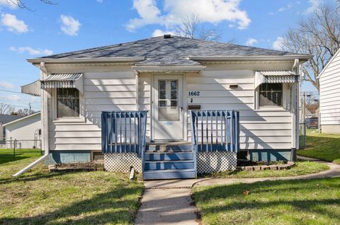 Tiny photo for 1662 W 37th Street, Davenport, IA 52806 (MLS # 12617706)