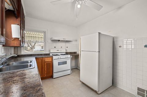 Tiny photo for 1662 W 37th Street, Davenport, IA 52806 (MLS # 12617706)