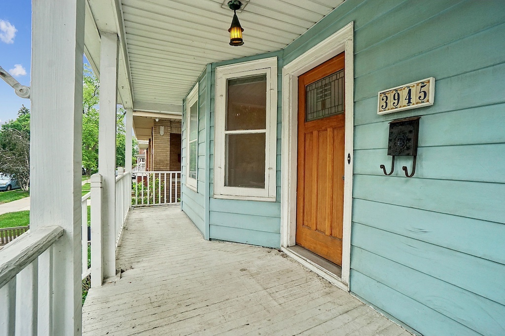 3945 W Dakin Street