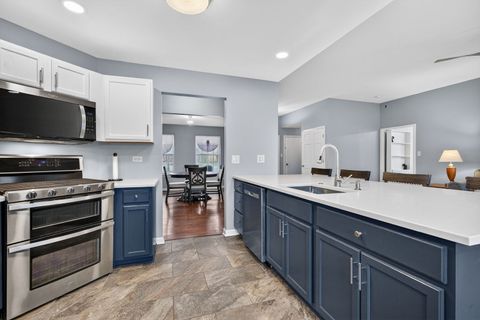 Tiny photo for 802 Heintz Drive, Shorewood, IL 60404 (MLS # 12606747)