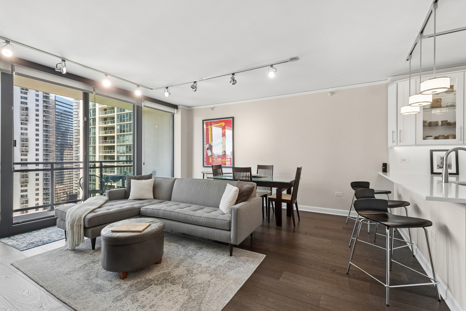 201 N WESTSHORE Drive 2705
