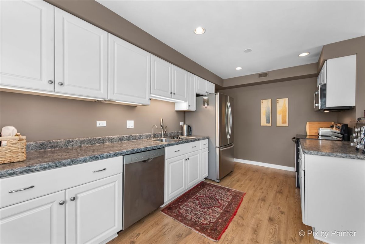 Lake Barrington, Illinois 60010, United States, 2 Bedrooms Bedrooms, ,2 BathroomsBathrooms,Residential,Active,209064