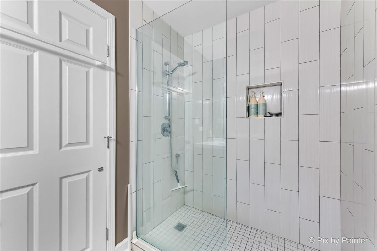 Lake Barrington, Illinois 60010, United States, 2 Bedrooms Bedrooms, ,2 BathroomsBathrooms,Residential,Active,209064