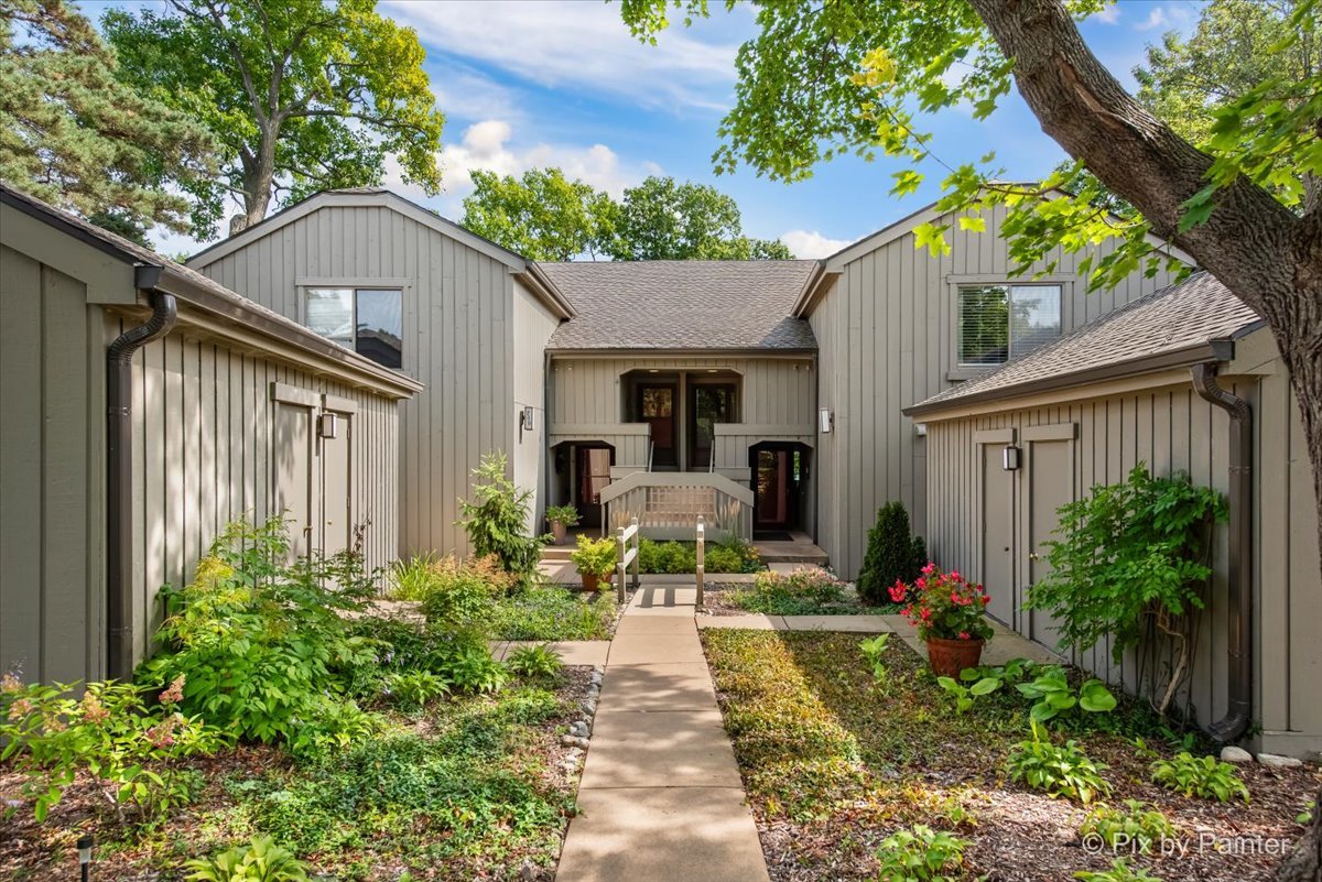 Lake Barrington, Illinois 60010, United States, 2 Bedrooms Bedrooms, ,2 BathroomsBathrooms,Residential,Active,209064