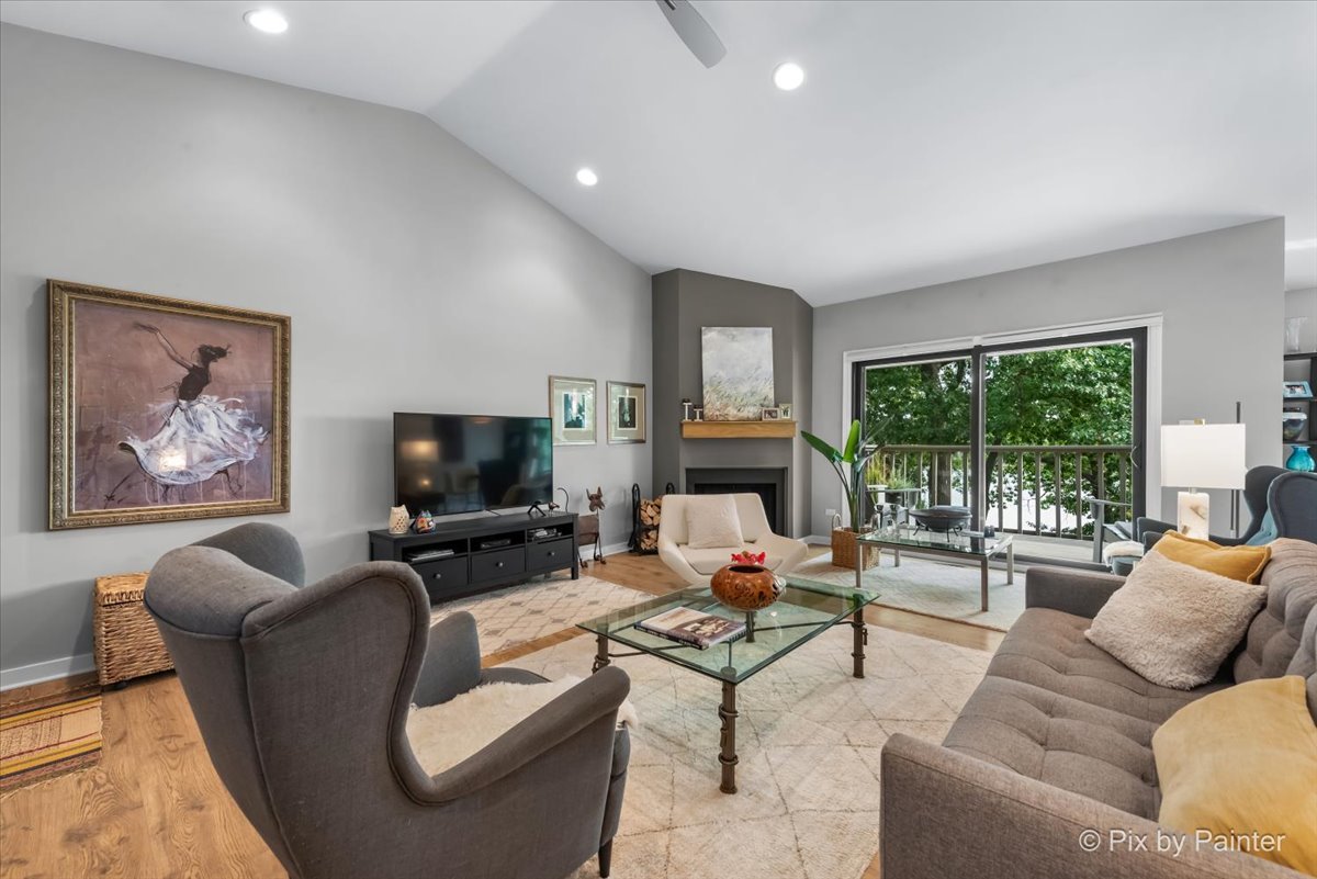 Lake Barrington, Illinois 60010, United States, 2 Bedrooms Bedrooms, ,2 BathroomsBathrooms,Residential,Active,209064