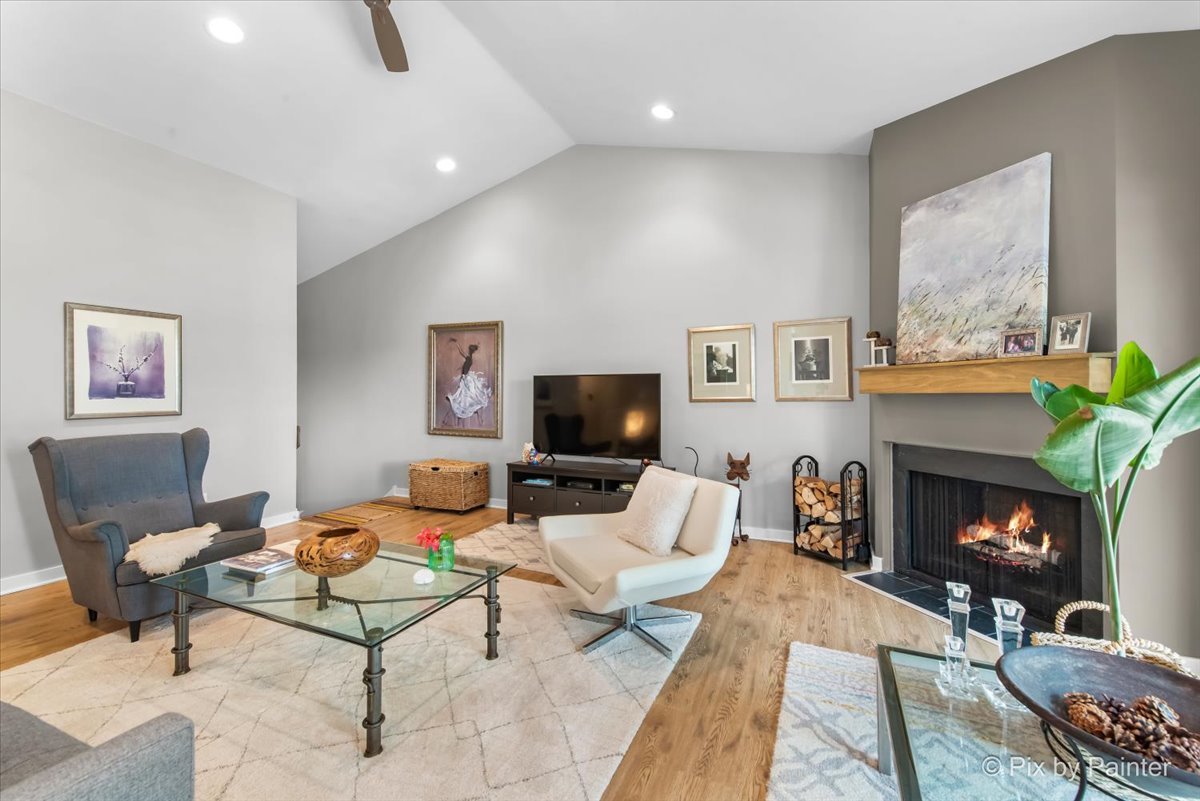 Lake Barrington, Illinois 60010, United States, 2 Bedrooms Bedrooms, ,2 BathroomsBathrooms,Residential,Active,209064