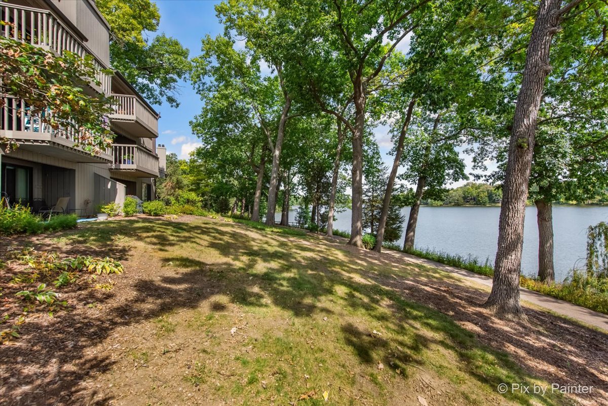 Lake Barrington, Illinois 60010, United States, 2 Bedrooms Bedrooms, ,2 BathroomsBathrooms,Residential,Active,209064