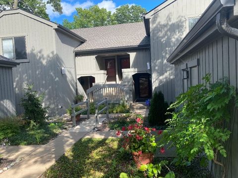 Tiny photo for 209 Shoreline Road #B, Lake Barrington, IL 60010 (MLS # 12464474)