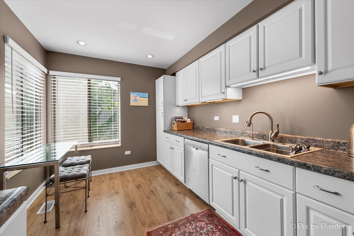 Lake Barrington, Illinois 60010, United States, 2 Bedrooms Bedrooms, ,2 BathroomsBathrooms,Residential,Active,209064