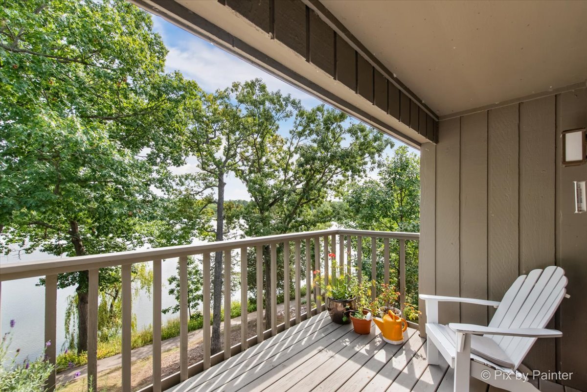 Lake Barrington, Illinois 60010, United States, 2 Bedrooms Bedrooms, ,2 BathroomsBathrooms,Residential,Active,209064