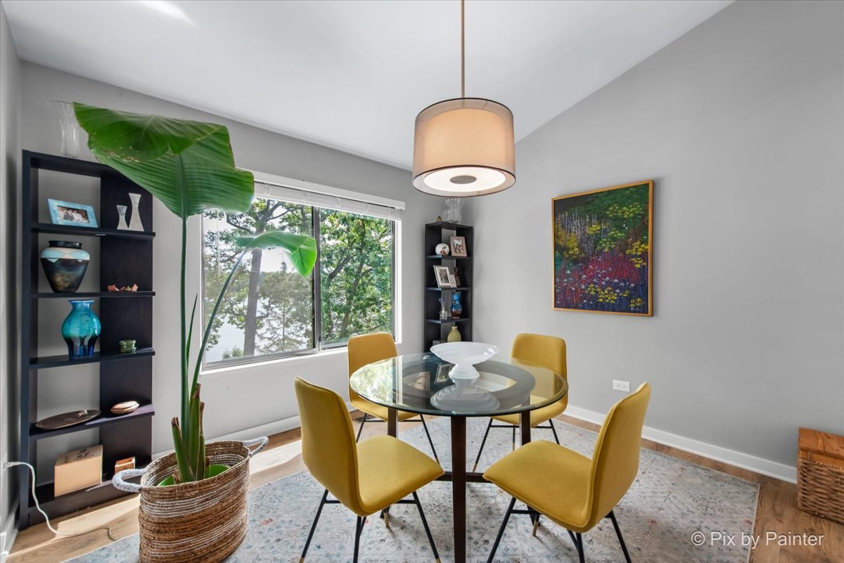 Lake Barrington, Illinois 60010, United States, 2 Bedrooms Bedrooms, ,2 BathroomsBathrooms,Residential,Active,209064