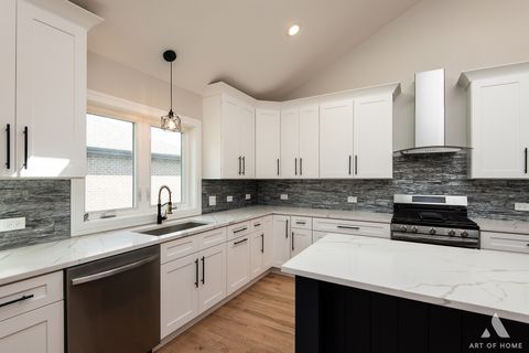 Tiny photo for 7942 W 74 Street, Bridgeview, IL 60455 (MLS # 12481515)