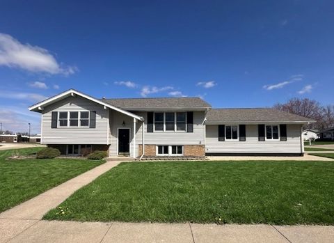 Photo of 1104 15th Street, Dewitt, IA 52472 (MLS # 12587052)