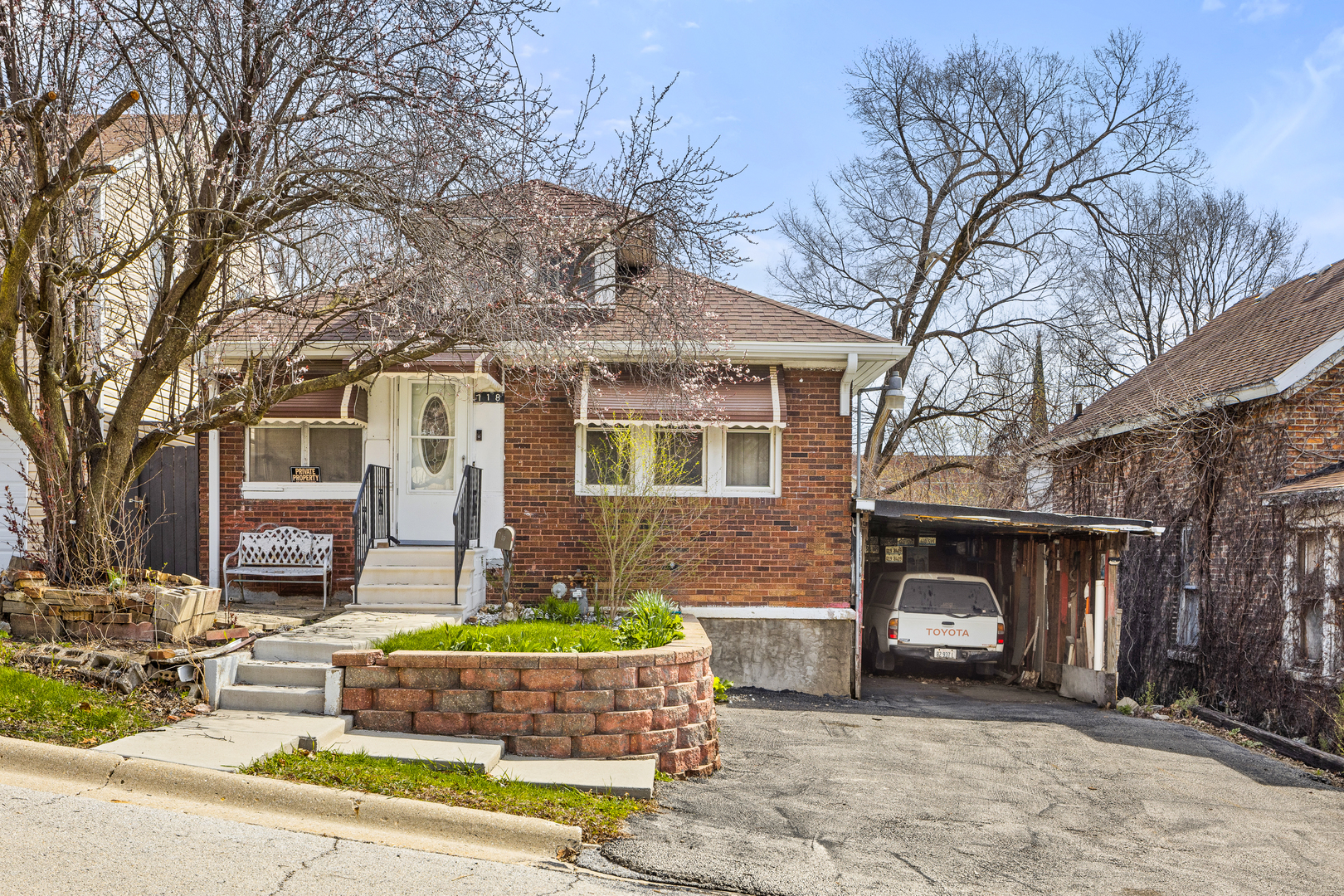 718 Warren Avenue