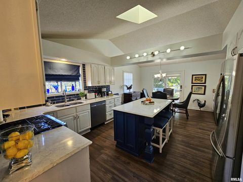 Tiny photo for 3517 VICTORIA Avenue, Mt Vernon, IL 62864 (MLS # EB460252)