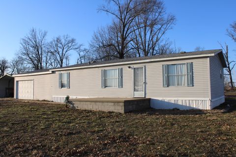 Photo of 406 W Kirkwood Street, Odin, IL 62870 (MLS # 12559882)