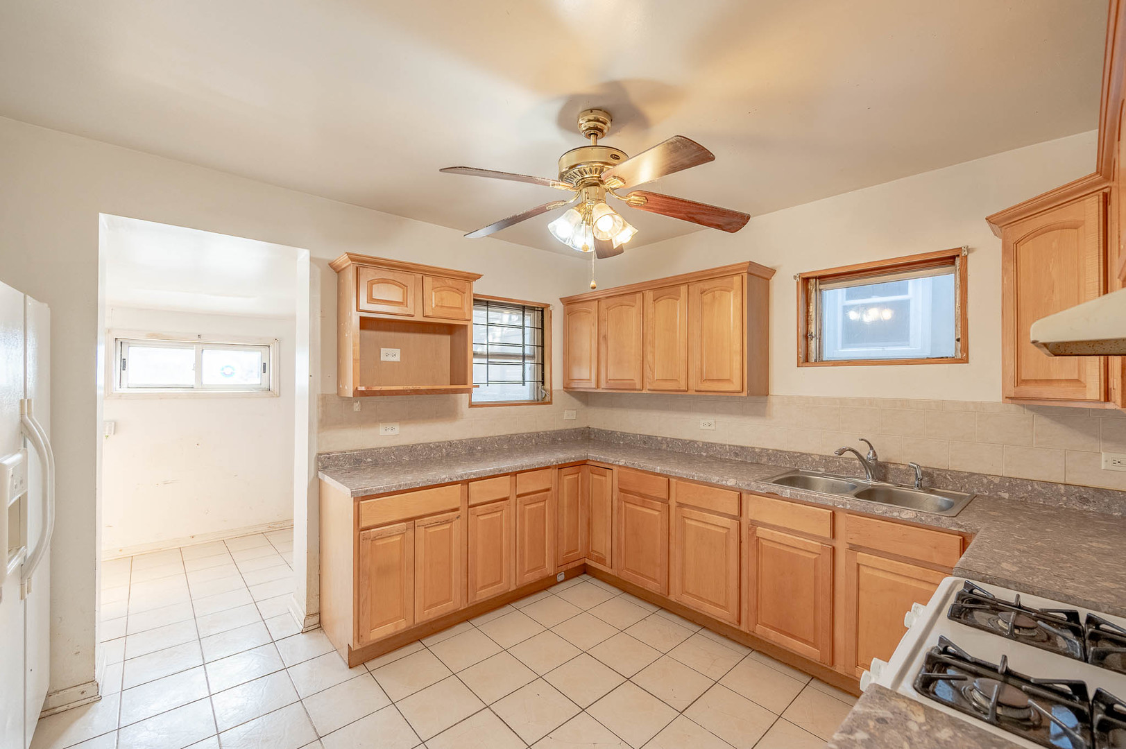 2435 N Monticello Avenue