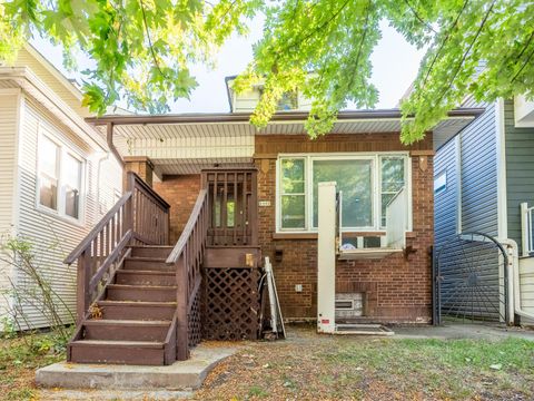 Photo of 2435 N Monticello Avenue, Chicago, IL 60647 (MLS # 12512221)