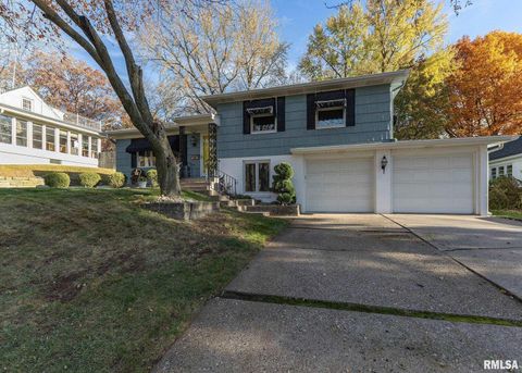 Tiny photo for 3332 16TH Street, Moline, IL 61265 (MLS # QC4269394)