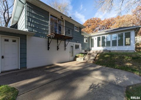 Tiny photo for 3332 16TH Street, Moline, IL 61265 (MLS # QC4269394)