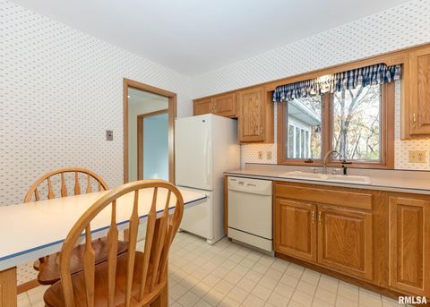 Tiny photo for 3332 16TH Street, Moline, IL 61265 (MLS # QC4269394)