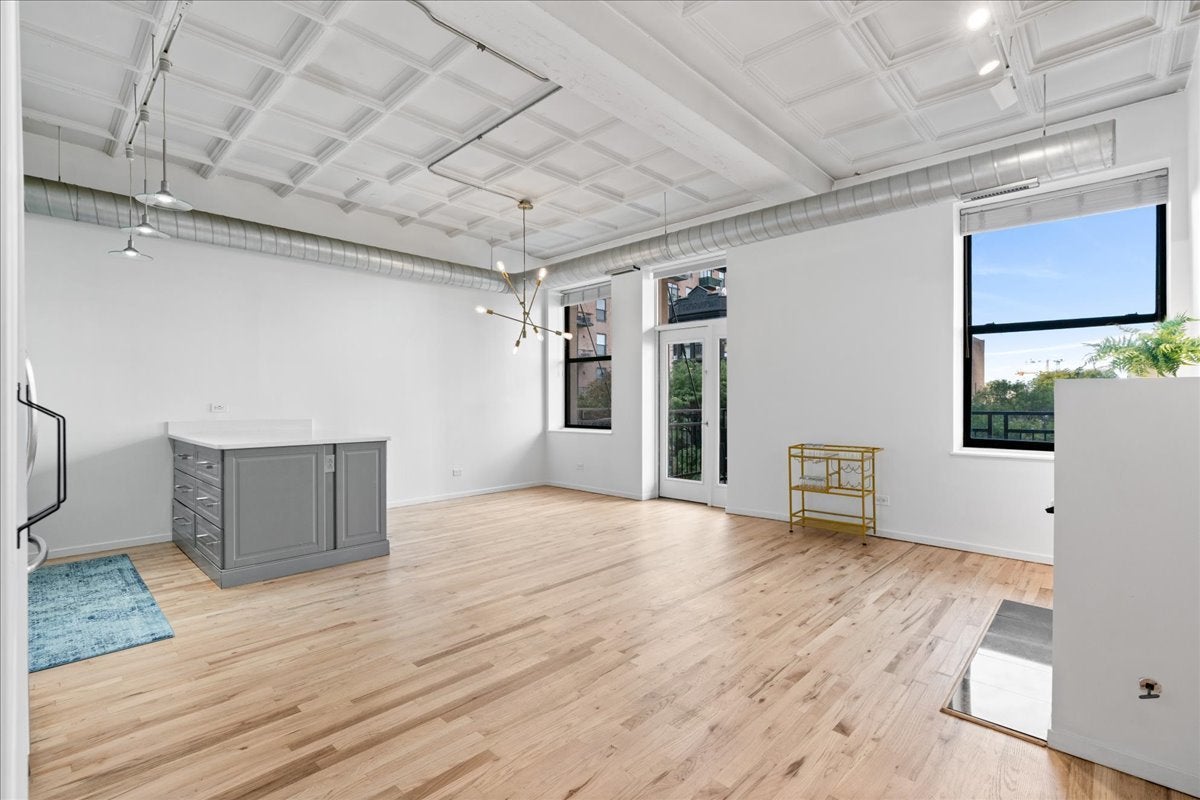 1307 S WABASH Avenue 312