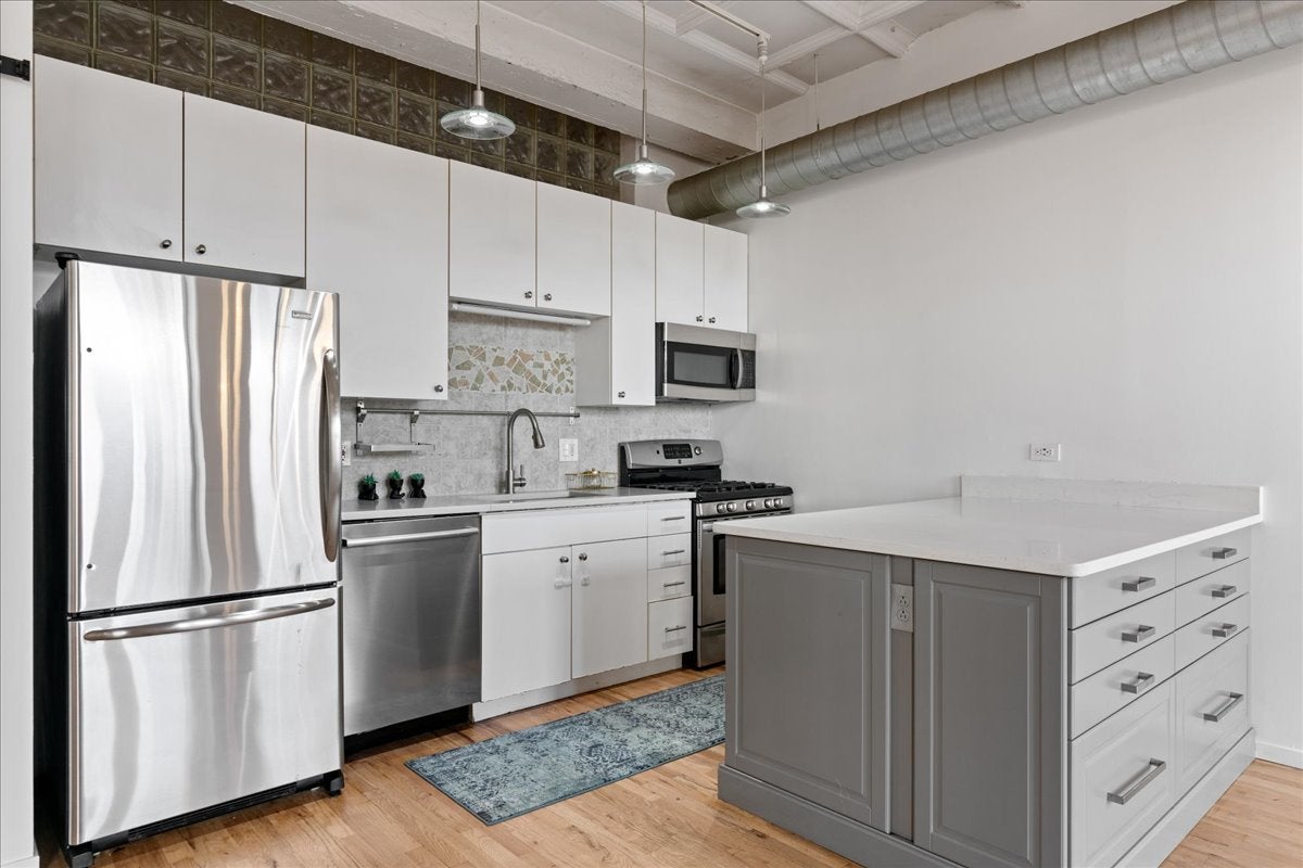 1307 S WABASH Avenue 312