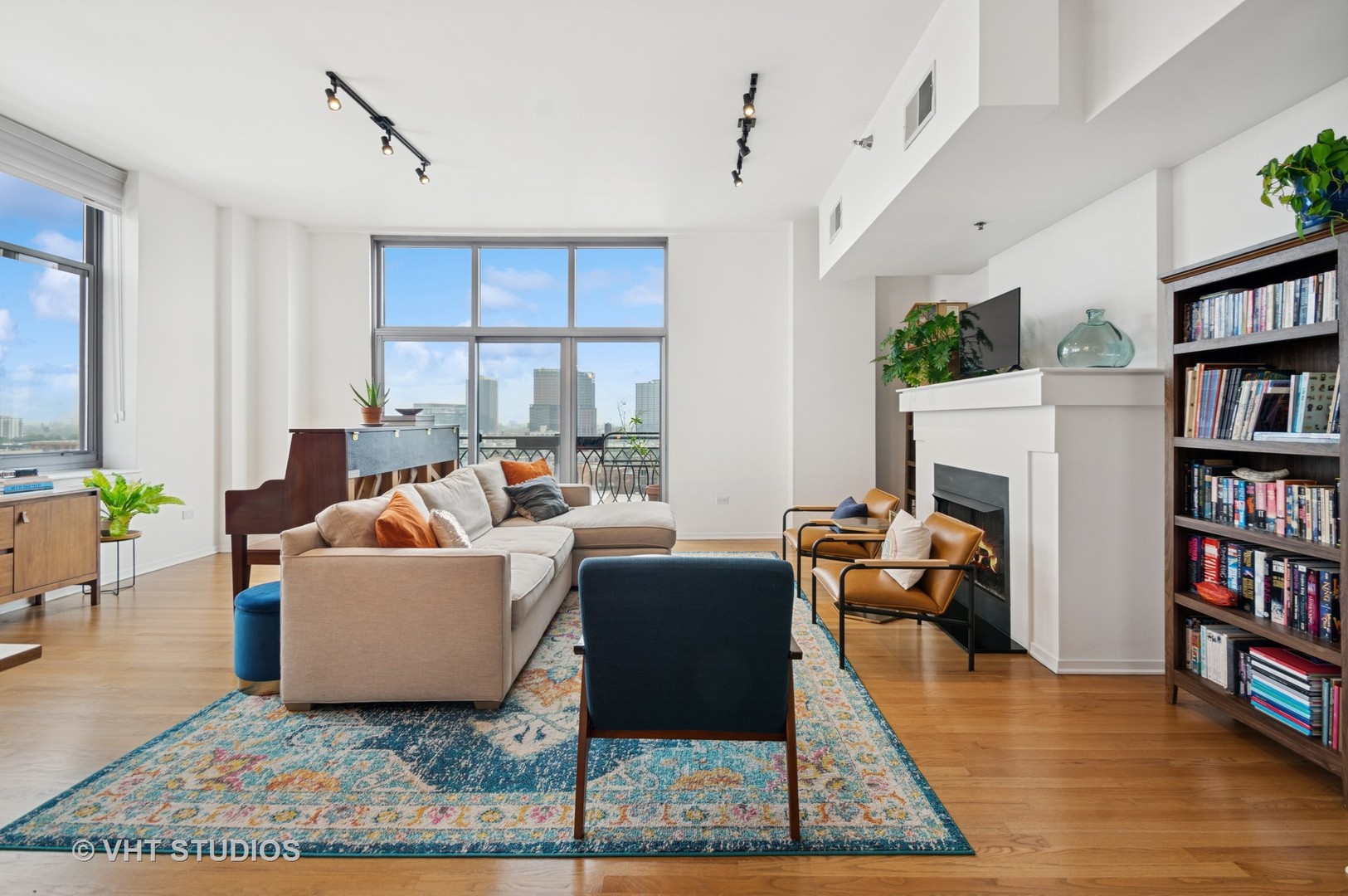 1201 W Adams Street 1001