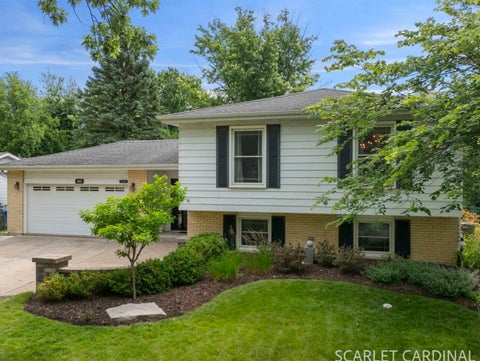Photo of 1881 Cambridge Lane, Wheaton, IL 60189 (MLS # 12709599)