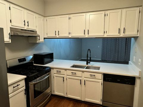 Tiny photo for 1619 WOODCREST Circle, Mundelein, IL 60060 (MLS # 12636974)