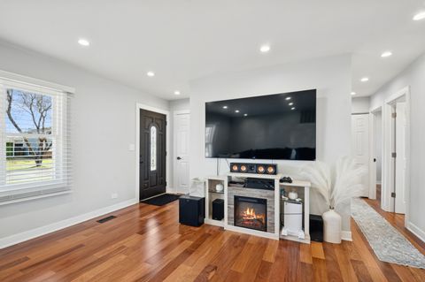 Tiny photo for 5308 Cinema Drive W, Hanover Park, IL 60133 (MLS # 12577929)