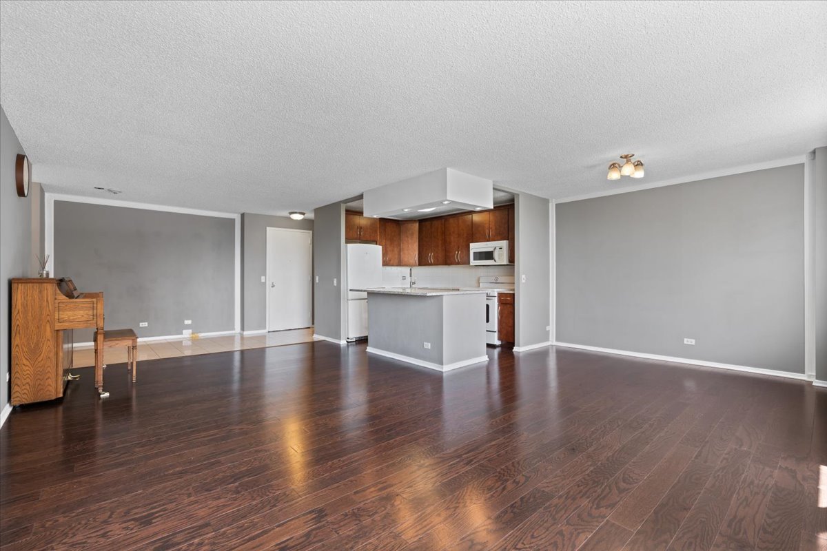 801 S Plymouth Court 716