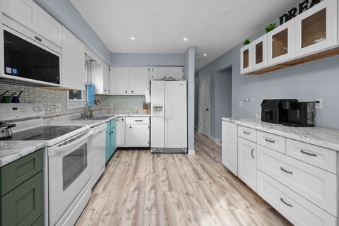 Tiny photo for 3876 18th Street, Bettendorf, IA 52722 (MLS # 12629908)