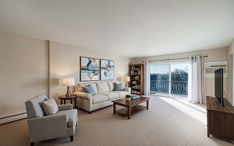 Tiny photo for 1321 S Finley Road #419, Lombard, IL 60148 (MLS # 12537235)