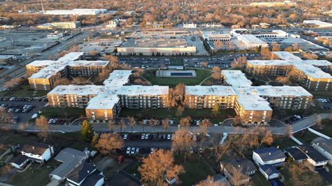 Tiny photo for 1321 S Finley Road #419, Lombard, IL 60148 (MLS # 12537235)