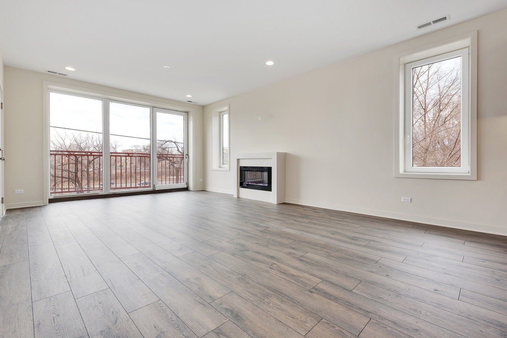 2824 W VAN BUREN Street 303