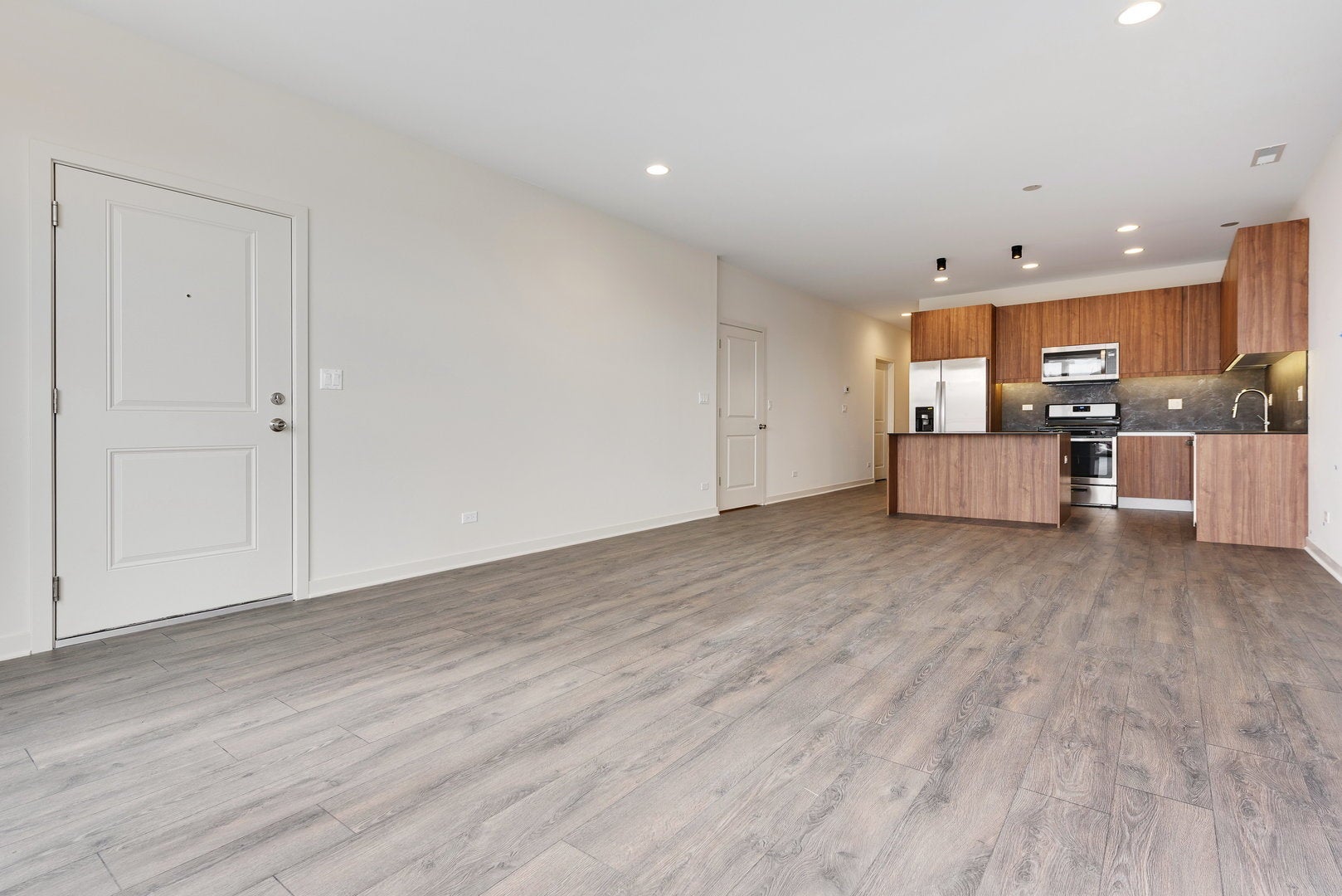 2824 W VAN BUREN Street 303