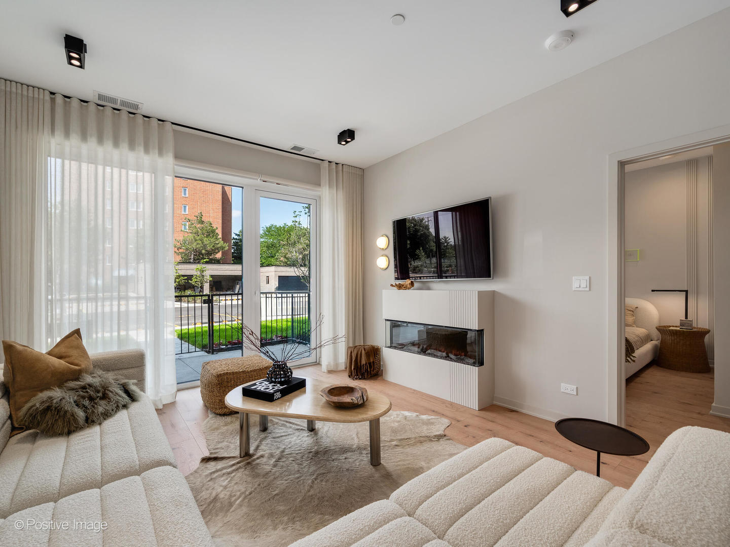 1257 N ASHLAND Avenue 302
