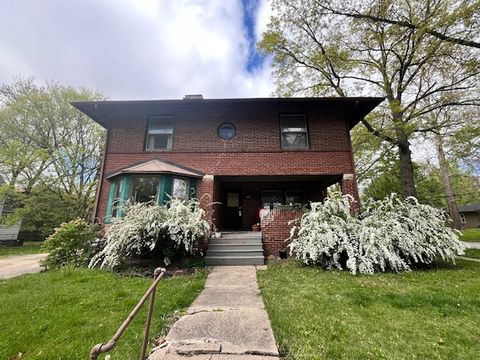 Photo of 702 W High Street, Urbana, IL 61801 (MLS # 12600052)